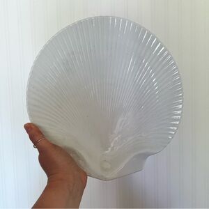 White shell plate